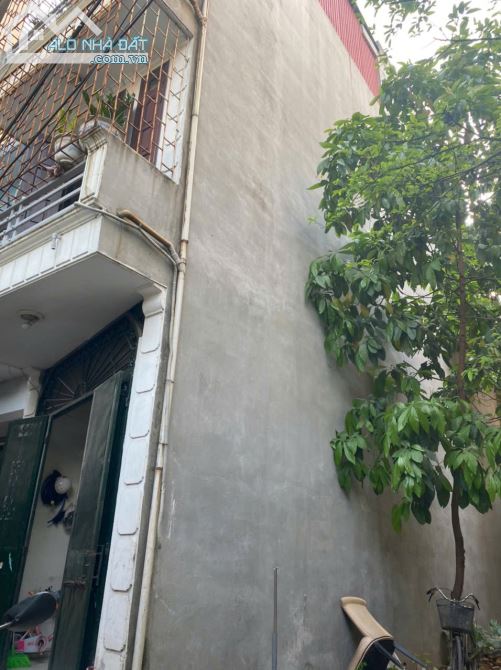 CHÍNH CHỦ CẦN BÁN NHÀ 4 TẦNG ĐẸP KHU TẬP THỂ ĐK, YÊN VIÊN, GIA LÂM - GIÁ: 4TỶ - DT: 38M2 - 3