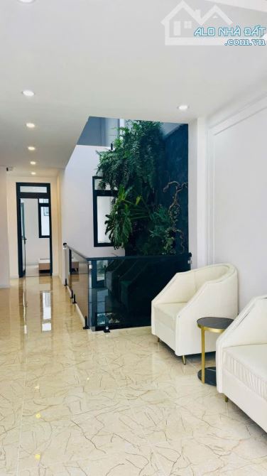Cần bán nhà 3 lầu tại Mê Linh phường 9 Đà Lạt Mặt Tiền 6m nở hậu - 2
