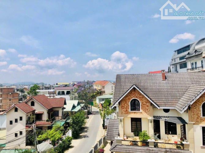 Bán nhà trung tâm ngay ngã 5 đại học giá 35tỷ mặt tiền nhựa - 2
