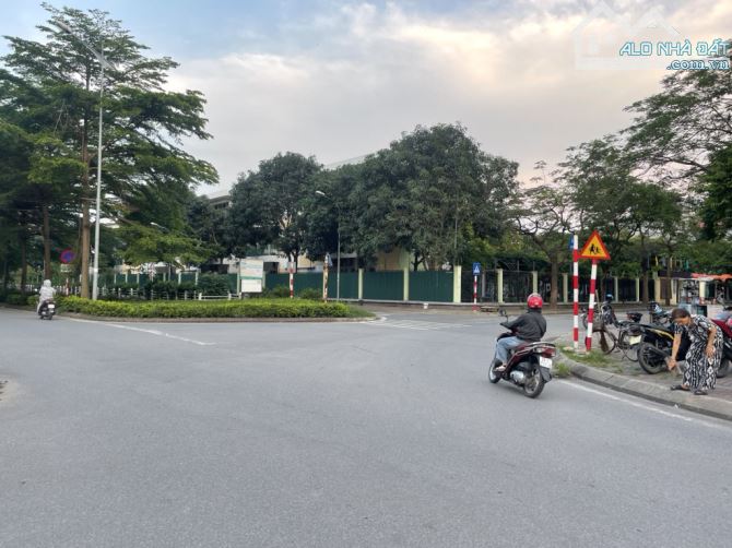 Bán đất khu phân lô thạch bàn 65m² , mt 4,7m đường ôtô tránh vỉa hè kinh doanh giá 12,5 tỷ - 2