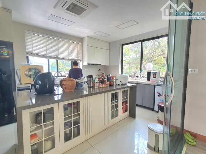 NGÃ TƯ VĂN CAO, CẠNH HỒ TÂY, LÔ GÓC OTO TRÁNH, 65m2, 5 Tầng, MỚI TINH, 16.5 Tỷ - 2