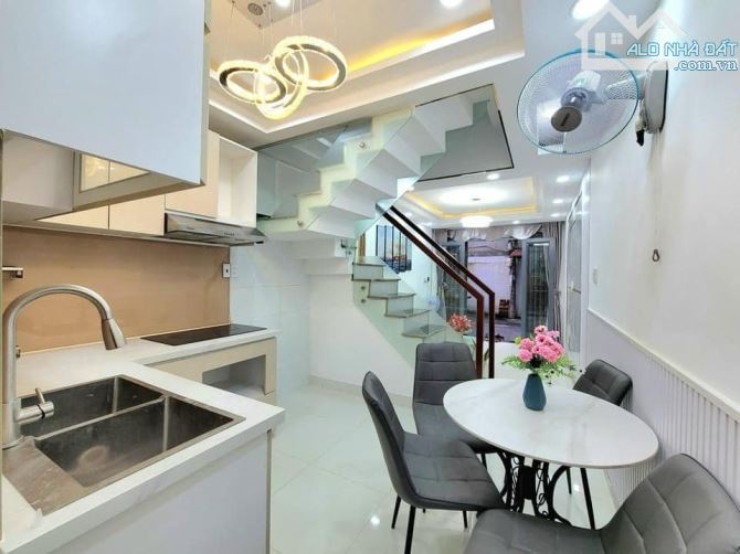 Mua ngay kẻo lỡ căn 44 m2 Hồ Thị Kỉ, Q.10. Chỉ 3 tỷ 090. 1T3L Đang cho thuê 18 tr - 2