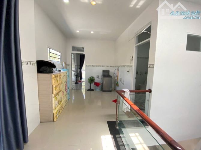 Cần Bán Nhà 2 tầng góc 2 mặt tiền đường 13mét khu TĐC Đất Lành - 2