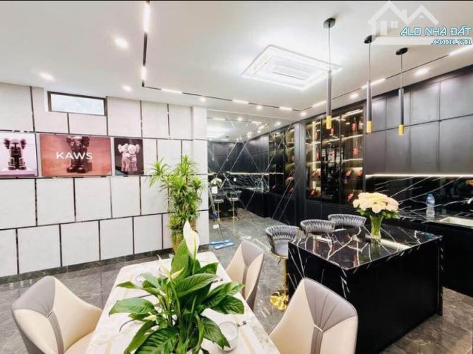 HÀNG HIẾM- TRẦN THÁI TÔNG - 40M2 - 4TẦNG - HƠN 8TỶ - MẶT TIỀN KHỦNG 2 MẶT THOÁNG - TRUNG T - 2
