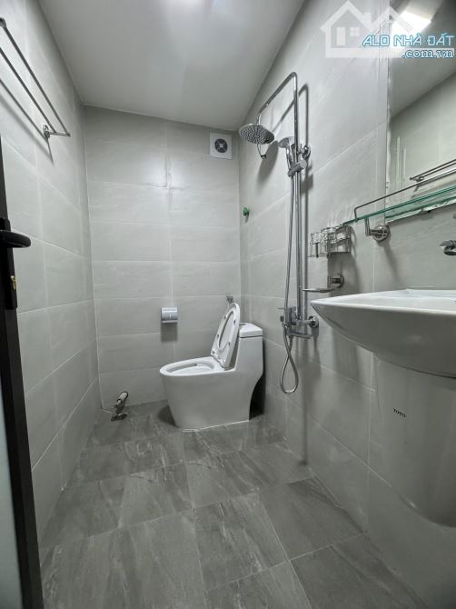 Bán Nhà Vương Thừa Vũ. DT 45m x 4,8m MT. Giá 16,7 tỷ, Nhà Phân Lô, Oto Đỗ Cửa, Thang Máy X - 2