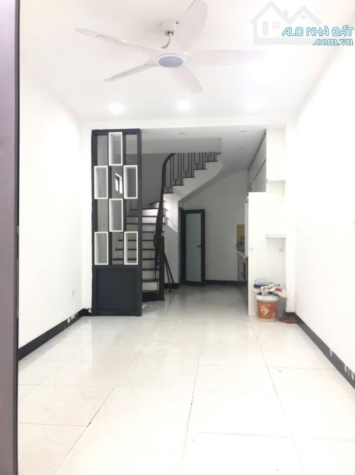 Chủ chuyển nhà lên phố nên nhờ em bán căn nhà 4 tầng tại thôn Kim Hàng, 31m2,  giá 4.6 tỷ - 2