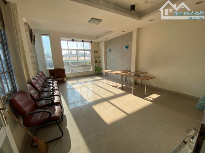 Cho Thuê Nhà Căn Góc Mặt Tiền Đường Nguyễn Hồng Đào - Khu Bàu Cát Tân Bình 5x17 5 Tầng - 2