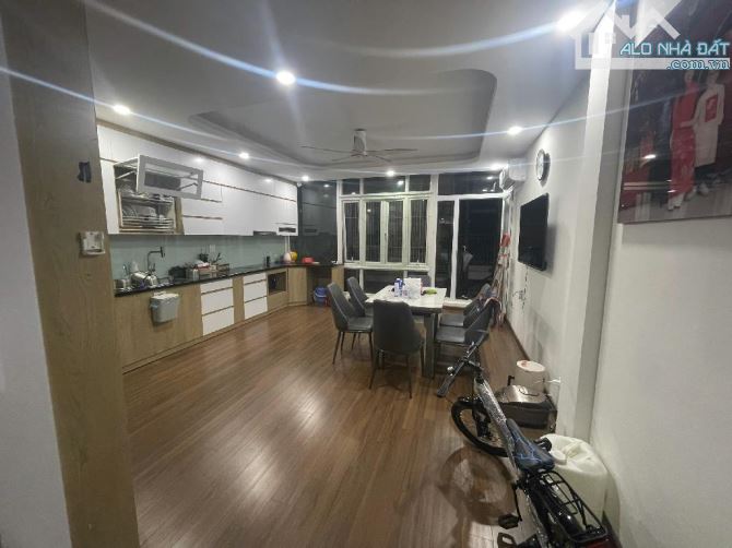 Bán nhà mặt phố Lý Nam Đế, Hoàn Kiếm 48m2, mặt tiền 5.3m lô góc 3 thoáng kinh doanh đỉnh - 2