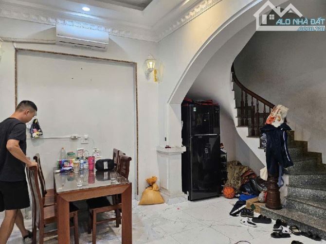 VŨ ĐỨC THẬN DÂN XÂY - 5 TẦNG - CHỈ 5.6 TỶ -10M RA MẶT PHỐ Ô TÔ TRÁNH - 2
