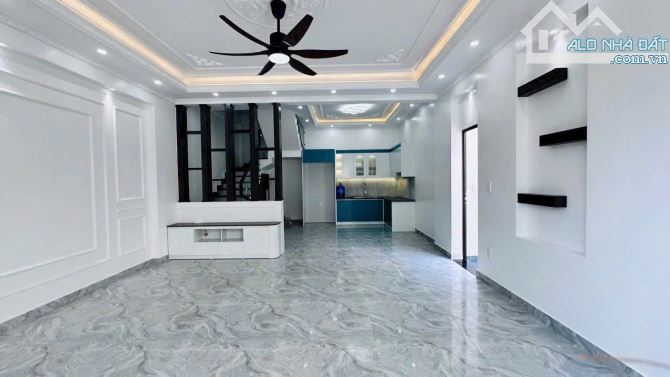 💥NHÀ 3 TẦNG ĐỘC LẬP ,KIỀU ĐÔNG HỒNG THÁI   ✅ Diện tích: 60,4m² –  ✅ Vị trí thuận tiện: - 2
