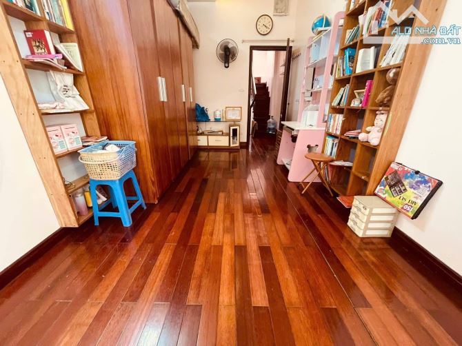 DUY NHẤT! Hàng hiếm Đội Cấn 28m2, gần phố, nhà đẹp, ngõ thông, ôtô đỗ cửa, KD online - 2