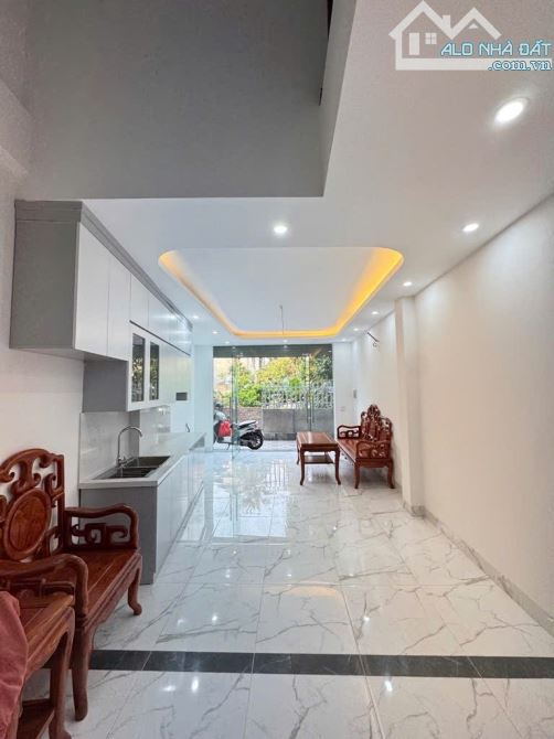 Nhà Thạch Bàn - 38m2 - 5 tầng - 10m ra oto - dân xây độc lập - giá 6 tỷ - 2