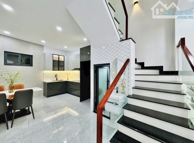 CẦN BÁN NHÀ ĐƯỜNG CHU VĂN AN, PHƯỜNG 12, BÌNH THẠNH - GIÁ:3TỶ750/63M2 (4,5x14M). SHR - 2