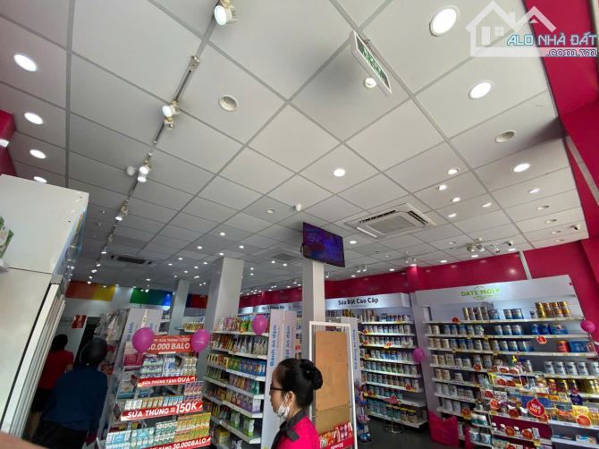 Bán nhà Mặt tiền Cộng Hòa, P.13, Tân Bình Gần nhà ga T3,. DT: 7.2x20m. 2 tầng. Giá bán: 45 - 2