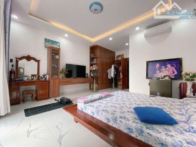 SÁT MẶT TIỀN - HẺM 8M THÔNG - P15 TÂN BÌNH - NGAY GA T3 - 110 M2 - 4 TẦNG - NGANG 5M - 2