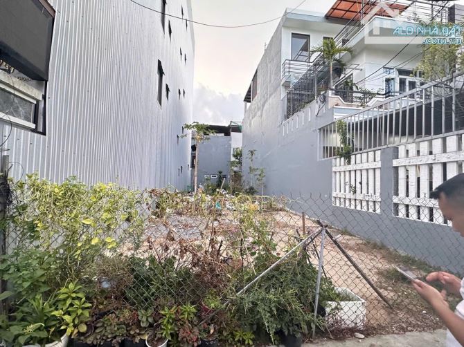 KIỆT Ô TÔ ĐẬU ĐỖ SÁT ĐƯỜNG NGUYỄN VĂN THOẠI - CÁCH BIỂN MỸ KHÊ CHỈ 300M - CHỈ 1X TỶ - 2