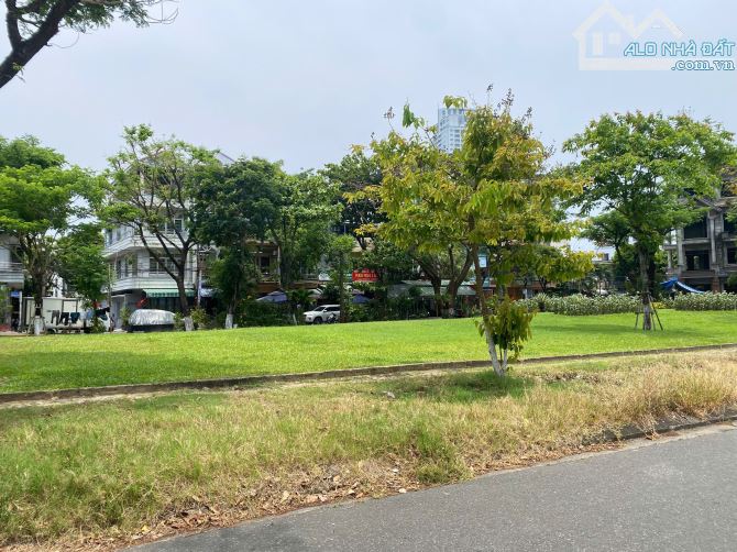 BÁN ĐẤT TẶNG NHÀ CẤP MT PHẠM NGỌC THẠCH VIEW CÔNG VIÊN QUÁ ĐẸP - 2