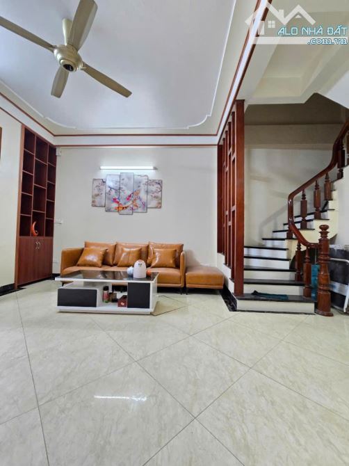 ⭐⭐BÁN NHÀ PHỐ HOA LÂM - VIỆT HƯNG LONG BIÊN 35M 5 TẦNG, CÁCH PHỐ HOA LÂM 30M. - 2