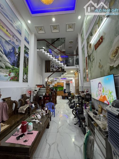 SIÊU PHẨM 4 TẦNG CÁCH 1 NHÀ RA MẶT TIỀN KHU TÊN LỬA NỐI DÀI NGANG 4 - NHỈNH 7 💰 - 2