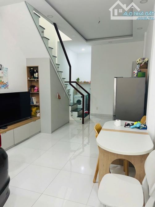 Nhà Mặt Tiền P5 Q8 - Xe Hơi Ngủ Trong Nhà - Nở Hậu Tài Lộc - Giá Tốt Dưới 7 Tỷ - 2