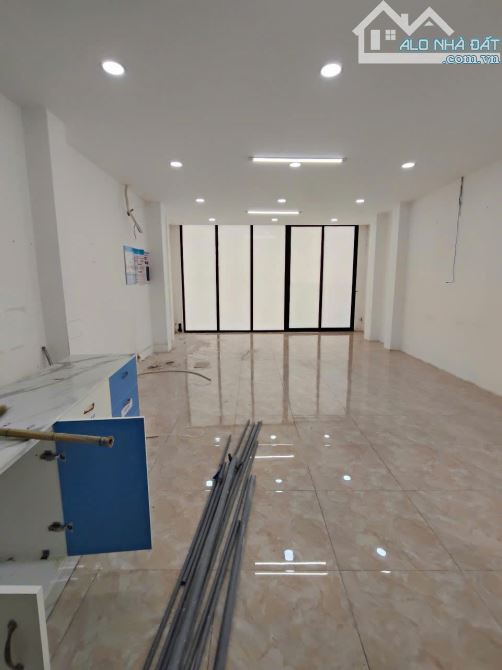 CHO THUÊ TÒA NHÀ MẶT TIỀN TRẦN QUANG KHẢI Q1, 6 TẦNG CÓ TM - 2