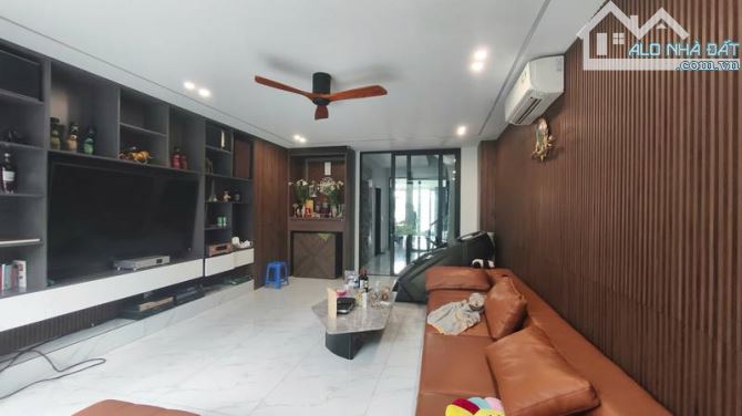 BÁN NHÀ NGỌC LÂM - LONG BIÊN 60M2x 5 TẦNG- MẶT NGÕ Ô TÔ - KINH DOANH - 2 MẶT THOÁNG - 2