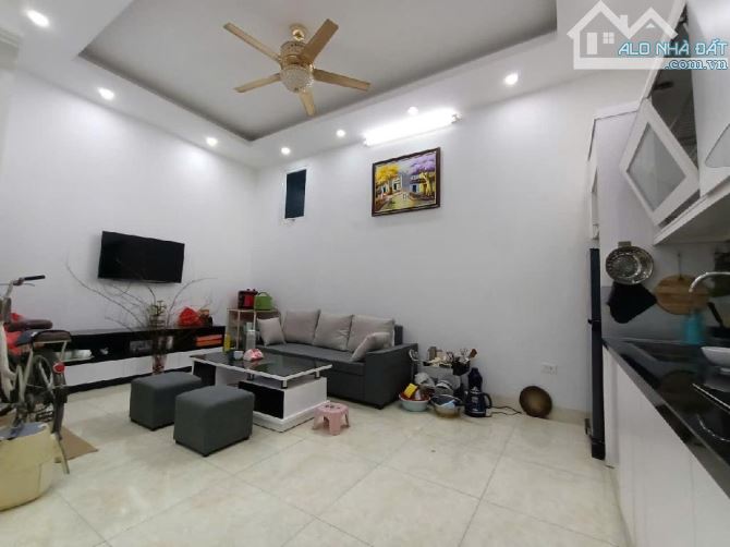 GẦN PHỐ- NHÀ ĐẸP - FULL NỘI THẤT- TRẦN KHÁT CHÂN-32M x4T- CHỈ 5 tỷ 5. - 2
