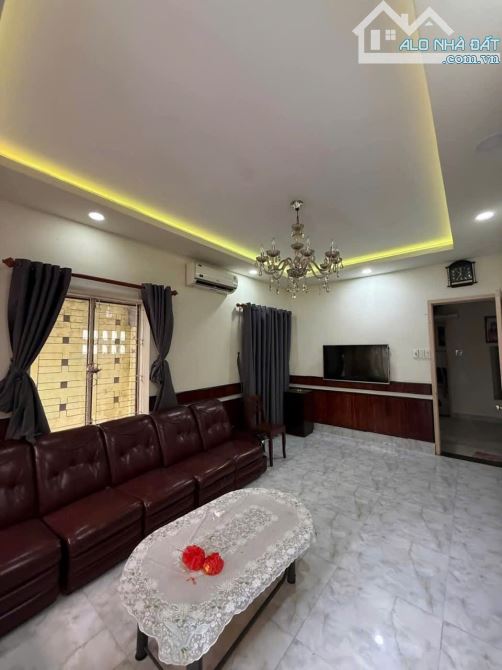 Bán nhà mặt tiền Bạch Đằng căn hiếm giá tốt khu vực kinh doanh sầm uất - 2
