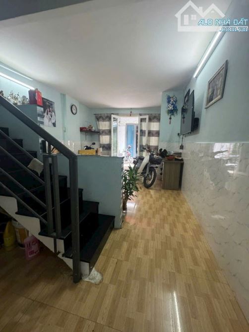 Bán gấp nhà hẻm đường ĐHT, DT 35m² - trệt lầu - sổ riêng - GIÁ CHỈ 3.35 tỷ - 2