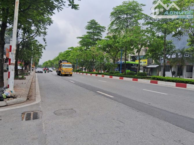 SIÊU PHẨM PHỐ CỔ LINH LONG BIÊN - THANG MÁY - FULL NỘI THẤT CAO CẤP - VỈA HÈ RỘNG - Ô TÔ T - 2