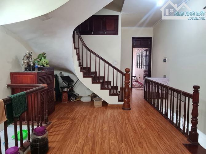 Bán nhà Lạc Long Quân, mặt ngõ ô tô tránh, kinh doanh, gần Hồ Tây 81m2, 5 tầng, giá 26 tỷ - 2
