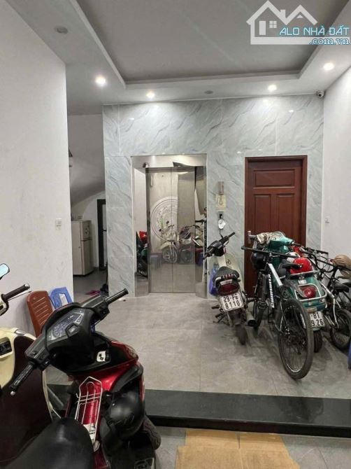 Bán nhà Hoàng Hoa Thám, Ba Đình 62m2 X6 tầng thang máy, mt 8m, kinh doanh đỉnh 18.6 tỷ - 2