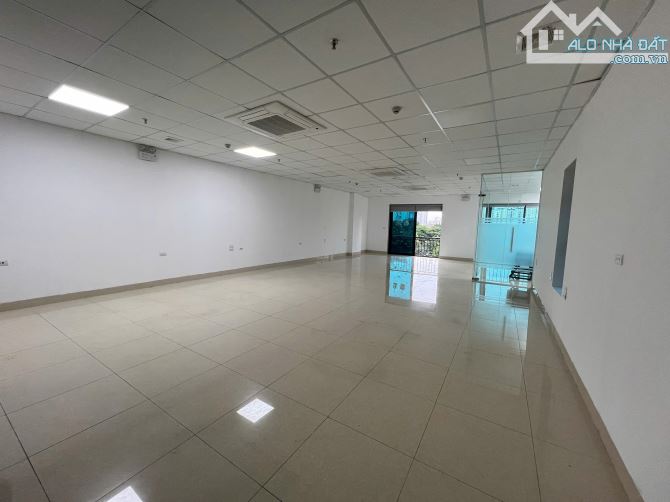 CHO THUÊ VĂN PHÒNG 120M2 GIÁ CHỈ 18,5TR TẠI MỄ TRÌ HẠ - NAM TỪ LIÊM VIEW KÍNH . - 2