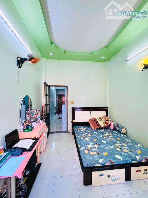 NHÀ ĐẸP LIỀN TỈN.H LỘ 10 - KH.U TÊ.N LỬ.A - HẺM OTO - ( 4X10M ) - 2