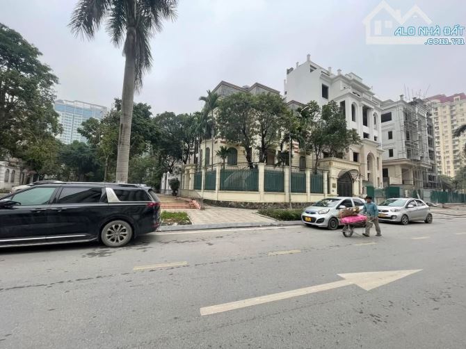 SIÊU PHẨM LÔ GÓC BIỆT THỰ VIP | VƯỜN ĐÀO, TÂY HỒ | 285m², MT 20m, GIÁ 215,9 TỶ - 2