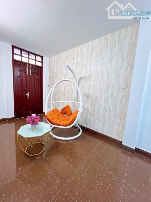 NHÀ HẺM XE HƠI THÔNG- PHƯỜNG 3- GẦN SÂN BAY- BV 175- 3 TẦNG BTCT- 4PN- 4.55 TỶ TL - 2