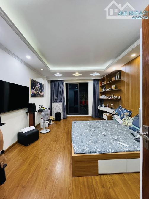 Bán nhà dân chắc chắn phố Cự Lộc, 33m2 6,48Tỷ, vài bước ra phố, ngõ rộng thoáng. - 2