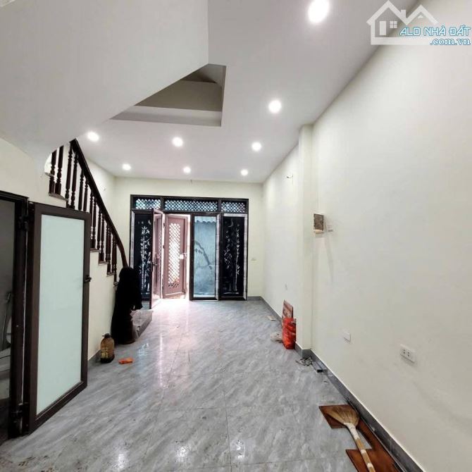 🔥 NHÀ ĐẸP BÁT KHỐI LONG BIÊN Wiew Hồ  DT 47M² – 4 TẦNG + 4PN – GIÁ  5 TỶ Hơn 💰 - 2