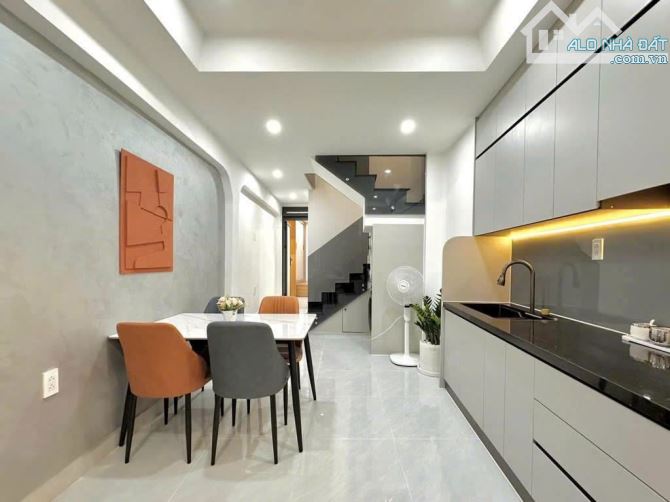 Bán nhà đẹp Hồ Thị Kỷ, Quận 10, nhỉnh 3 tỷ/44m2, HXH 5m, SHR chính chủ - 2