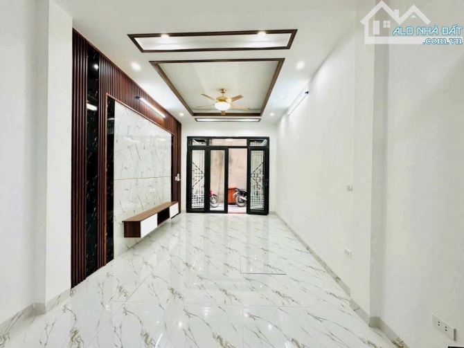 BÁN NHÀ PHỐ Thạch Bàn Long Biên nhỉnh 4 tỷ 35m,5 tầng,Ô tô, gần Cầu Vĩnh Tuy - 2