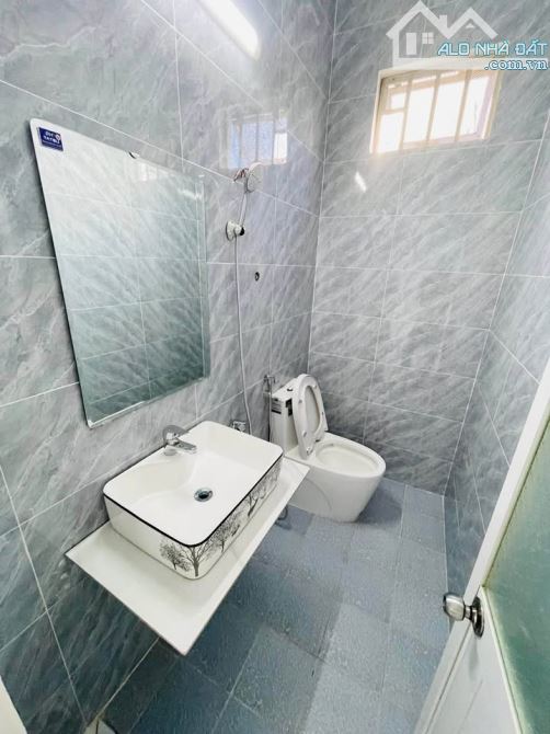 5 TẦNG KIÊN CỐ – HẺM XE HƠI – NGAY ĐẠI HỌC VĂN HIẾN – CHỈ 7 TỶ XX - 2