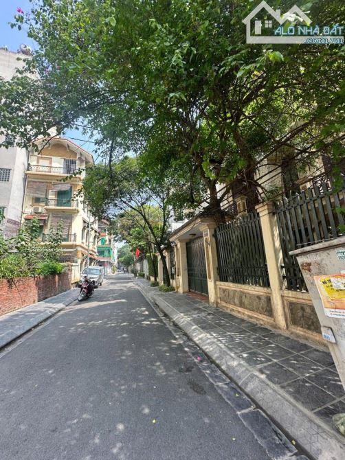 CẦN BÁN BIỆT THỰ SÂN VƯỜN KĐTM ĐỊNH CÔNG, PHÂN LÔ THOÁNG SẠCH, 150M2 NHỈNH 50 TỶ - 2