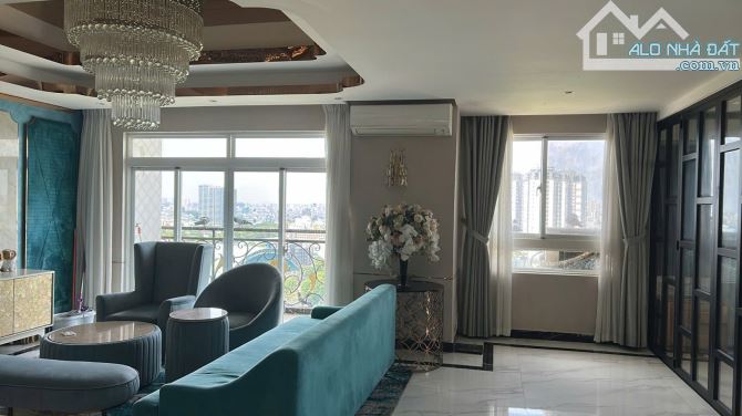 Cho thuê căn hộ THE FLEMINGTON, đường Lê Đại Hành, P.15 Quận 11 : -	Căn lớn: 220m2 - 2