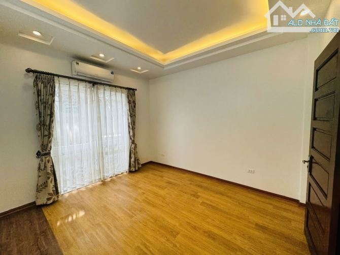 BÁN NHÀ GIÁ HỢP LÝ- 45Mx4PN, NGỌC THUỴ, LONG BIÊN- NGÕ ĐẸP,40M ÔTÔ TRÁNH, DÂN TRÍ-CHẴN 7tỷ - 2
