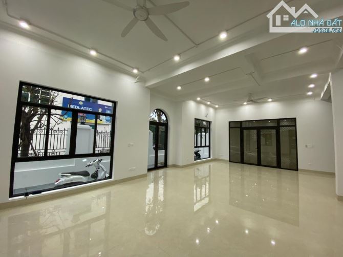 Bán Biệt Thự Mặt Phố Sa Đôi Nam Từ Liêm 206M Lô Góc 3 Mặt Tiền Vị Trí Đẹp Nhất Phố - 2