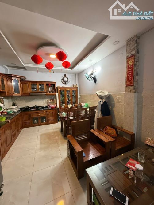 Bán nhà Đường Lạc Long Quân, Phường 6, Tân Bình , giá 6,9 tỷ- 46m2 - 3 lầu - 2