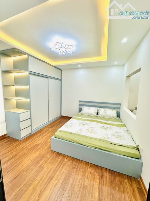 BÁN CĂN TẬP THỂ LÁNG HẠ. DT 65m2 x 2PN, WC KHÉP KÍN, NHÀ ĐẸP LÔ GÓC, SĐCC - 2