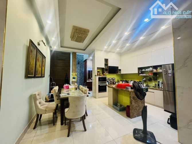 Bán nhà 1 trệt 2 lầu KDC cổng 2 sân Bay Biên Hòa, Quang Vinh, 145m2, giá 10 tỷ 800. - 2