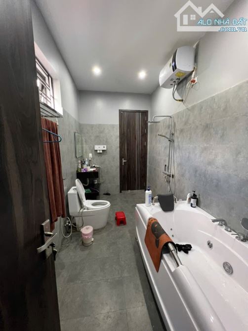 Bán nhà mặt đường Dư Hàng có thang máy - 2