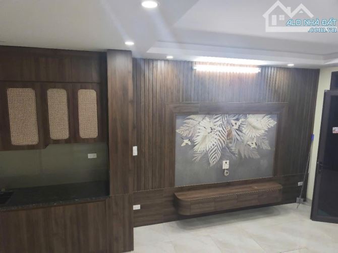 Bán nhà Huỳnh Thúc Kháng 5 tầng 50 m2 mặt tiền 5 mét giá nhỉnh 18 tỷ - 2